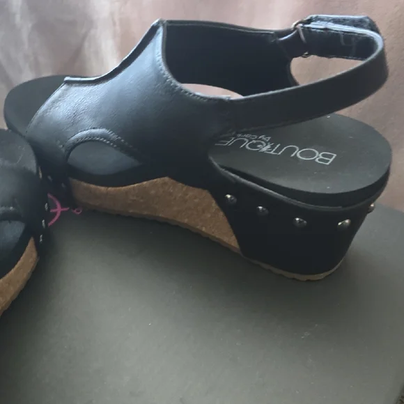 Corkys Black Wedge Sandals with Tan Sole - Picture 8 of 8